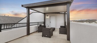 Brand New Home! Roof Top Deck, Games for everyone, Private Pool
