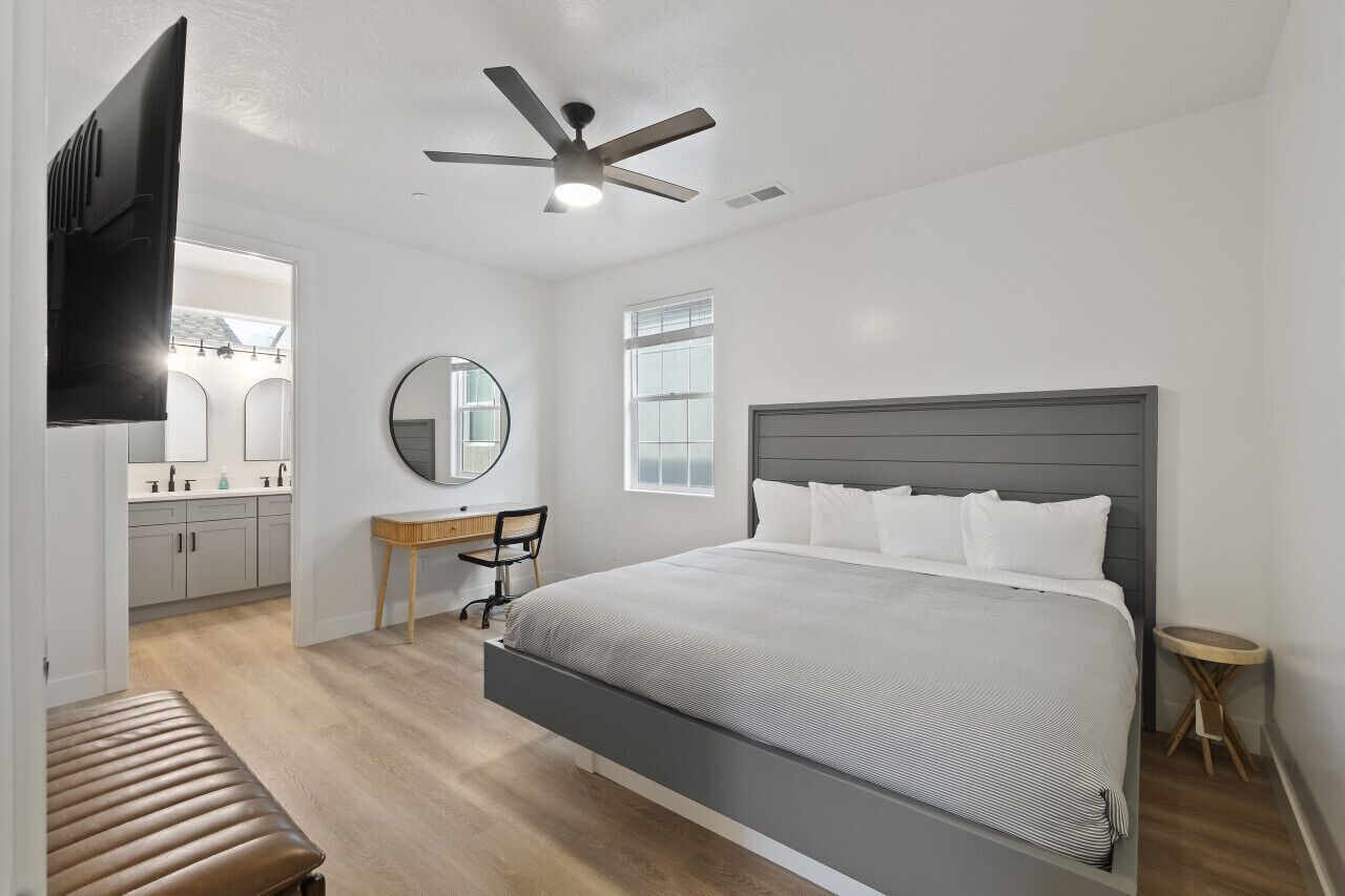 5 bedrooms, iron/ironing board, travel crib, WiFi (free)