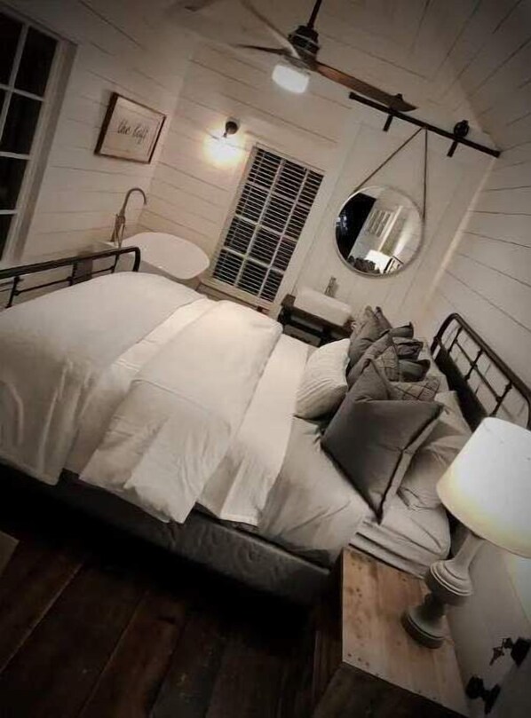 1 bedroom, bed sheets