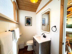 Umweltfreundliche Kosmetikartikel, Bidet, Handtücher, Seife