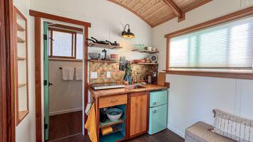 Réfrigérateur, plaque de cuisson, cafetiÚre/bouilloire