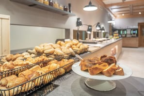 Petit déjeuner buffet compris tous les jours