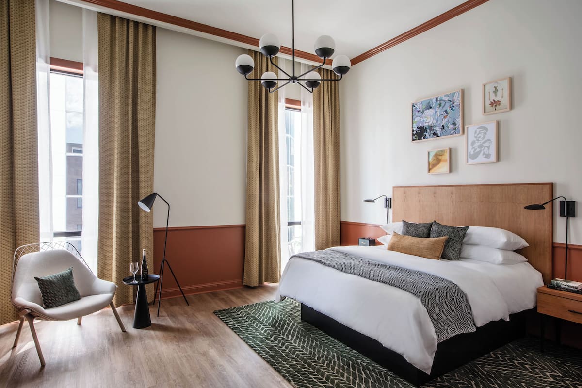 In-room safe, free WiFi, bed sheets