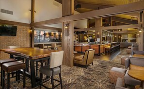 Dining - Connect with Nature | 1 King + ADA rated (Bend)
