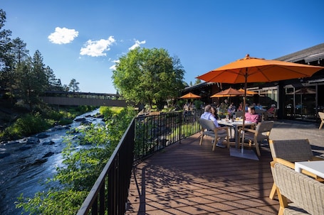 Outdoor dining. Luxury in Bend, OR | Bunk Bed Room close to Nature