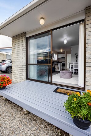 Property grounds - New Plymouth Unit: City, Beach, Port & Rock Nearby (New Plymouth)