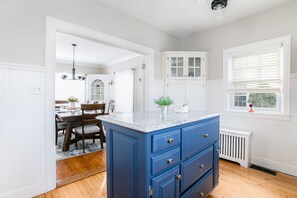 Dining - Golden Dome Getaway: Hot Tub, Cinema, Fire Pit! (South Bend)