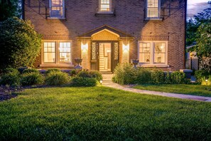 Exterior detail - Golden Dome Getaway: Hot Tub, Cinema, Fire Pit! (South Bend)
