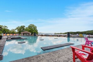2 bars/lounges, swim-up bar, poolside bar - Rock Lane Resort & Marina (Branson)
