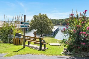 Exterior - Rock Lane Resort & Marina (Branson)