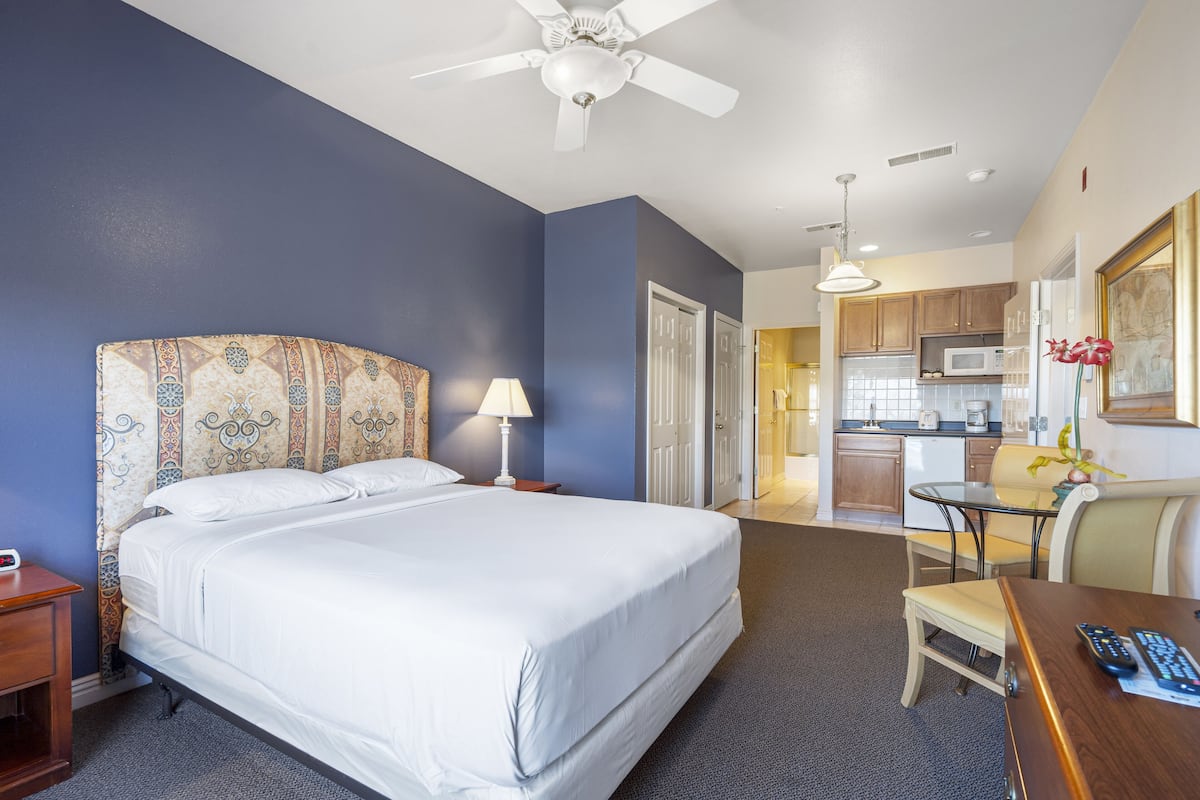 Standard Condo, 2 Bedrooms, Lakeside | 1 bedroom, down comforters, desk, laptop workspace