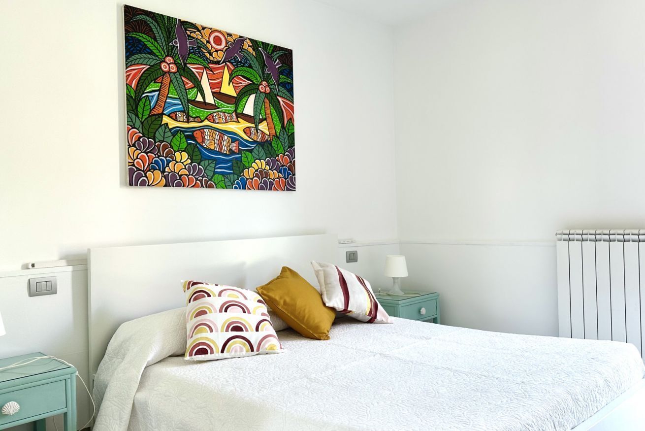 1 bedroom, bed sheets