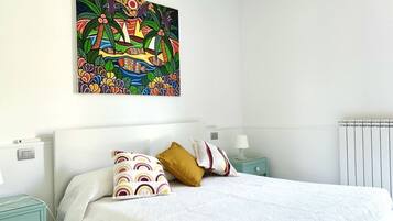 1 bedroom, bed sheets