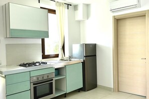 Fridge, oven - M375 - Marcelli, two-room apartment with garden in a residence with swimming poo (Numana)