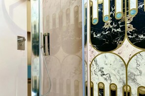 Shower, bidet, towels - Artist's house - Numana, wonderful detached house (Numana)