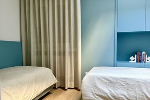 2 bedrooms, bed sheets - Artist's house - Numana, wonderful detached house (Numana)