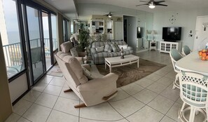 Téléviseur, jeux vidéo, table de ping-pong