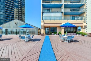 屋外ダイニングエリア