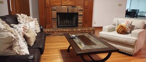 Smart TV, fireplace