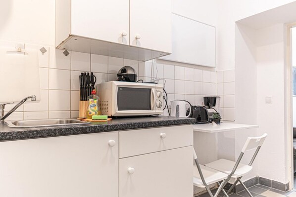 Mikrobølgeovn, ovn, kogeplade, kaffe-/temaskine