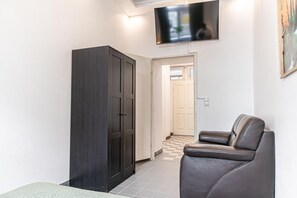 Interior - Basic 1BR Apartment Well Connected & Central (Wien)