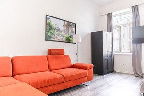 Smart TV - Charming 1BR Apt. Near U6 Station am Schöpfwerk (Vienna)