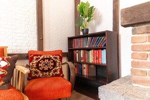 Interior - Vintage Viennese 2BR Apt. Near U6 am Schöpfwerk (Vienna)