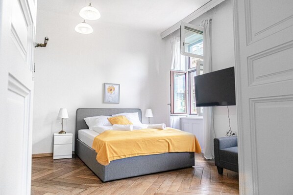 2 habitaciones, tabla de planchar con plancha, wifi y ropa de cama 