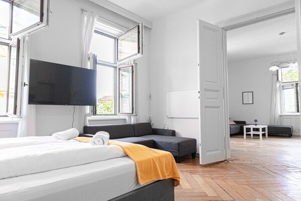 2 habitaciones, tabla de planchar con plancha, wifi y ropa de cama 