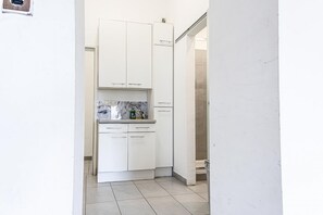 Fridge, microwave, stovetop, cookware/dishes/utensils