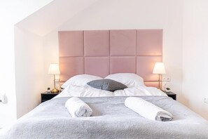 2 bedrooms, WiFi, bed sheets