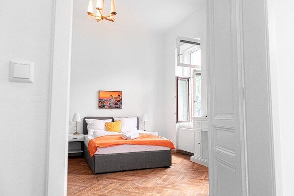 4 bedrooms, WiFi, bed sheets