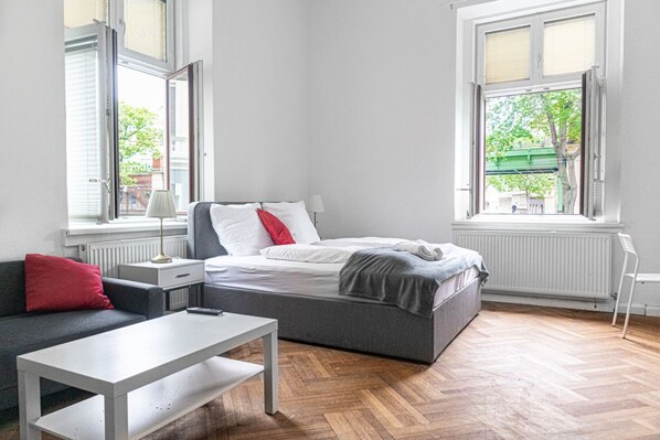 4 bedrooms, WiFi, bed sheets