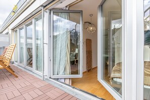 Terrace/patio - Luxury Penthouse Panorama: Your Vienna Retreat (Vienna)