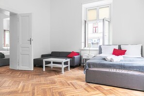 2 室のベッドルーム、WiFi、ベッドシーツ