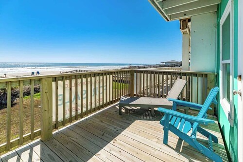 Beachfront Townhouse with Ocean Views & Deck
