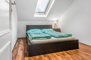 2 室のベッドルーム、アイロン / アイロン台、WiFi、ベッドシーツ