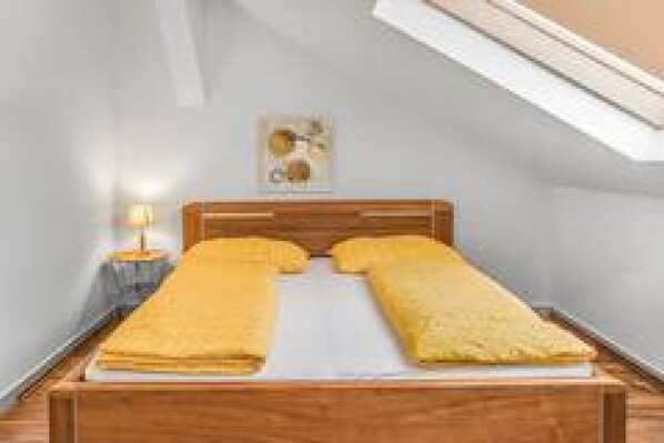 2 bedrooms, WiFi, bed sheets