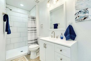 Shower, hair dryer, shampoo - Coastal Retreat:  Bay Views & Beachside Bliss (Surfside Beach)