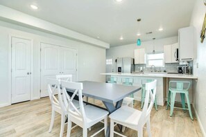 Dining - Surfside Beach Townhome: Bay Views, Beach Access & Sunsets! (Surfside Beach)