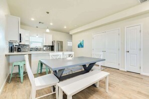 Dining - Beach Bliss: Pet-Friendly Townhome with Bay Views! (Surfside Beach)