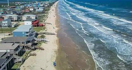 Beautiful Bay and Beach View! Best of Both Worlds
