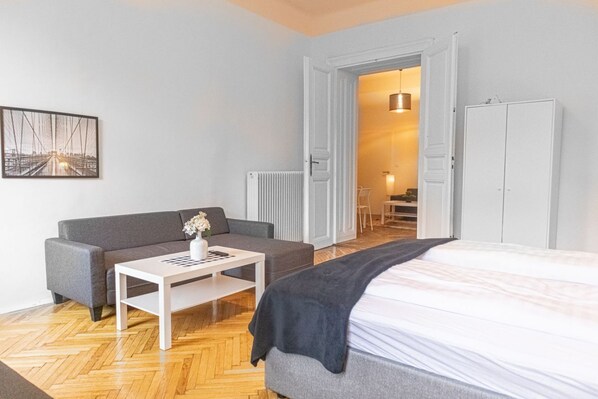 3 bedrooms, iron/ironing board, WiFi, bed sheets