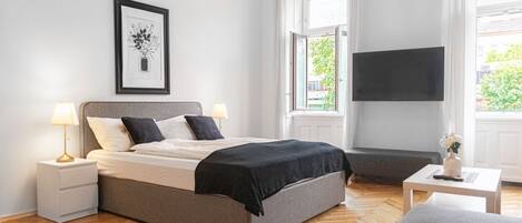 3 habitaciones, tabla de planchar con plancha, wifi y ropa de cama