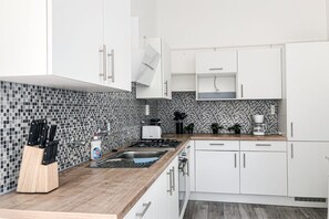 Fridge, microwave, oven, stovetop