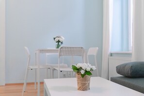 Dining - Modern 2BR Apt. Perfect for Long and Short Stays (Vienna)