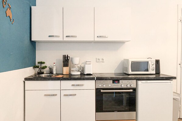 Fridge, microwave, oven, stovetop