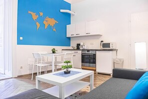 Interior - Retro Charm Budget 1BR Apartment near AKH Hospital (Vienna)