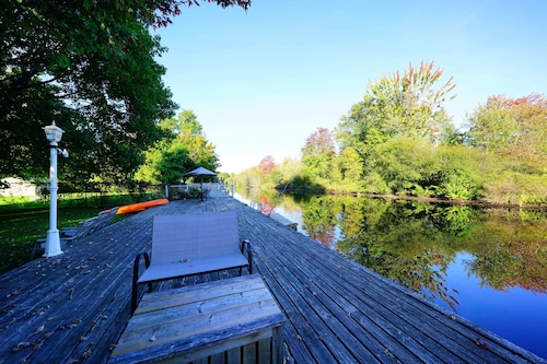 Waterfront ~ hot tub/ sauna