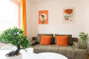 Smart TV - Cozy 1BR+1LV Apt. Steps Away from Reumannplatz U1 (Wien)